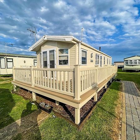 Caravan With Decking And Free Wifi At Seawick Holiday Park Ref 27214Sw Clacton-on-Sea Exterior foto