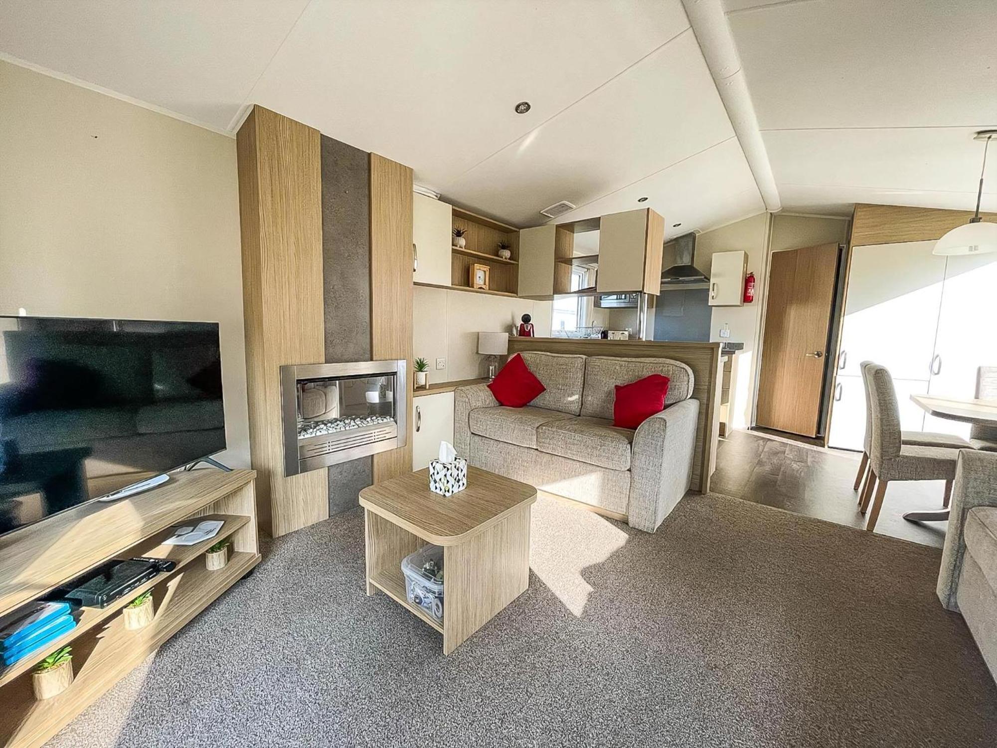 Caravan With Decking And Free Wifi At Seawick Holiday Park Ref 27214Sw Clacton-on-Sea Exterior foto